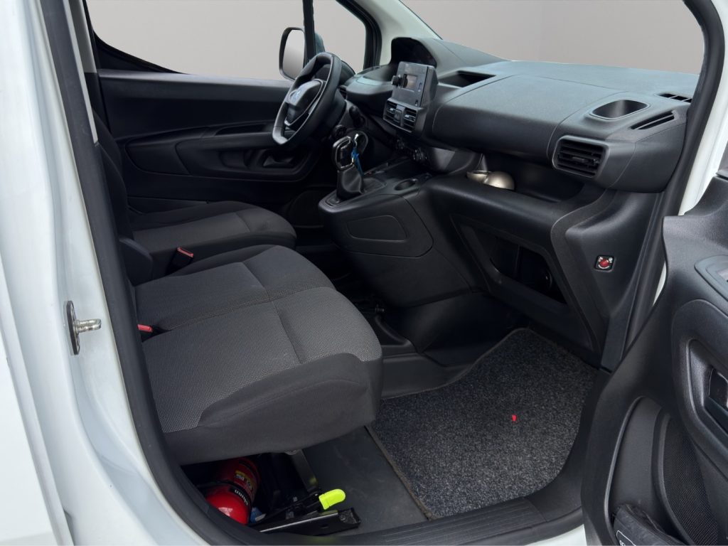 PEUGEOT Partner 1.5 diesel 3 posti allestito - 9
