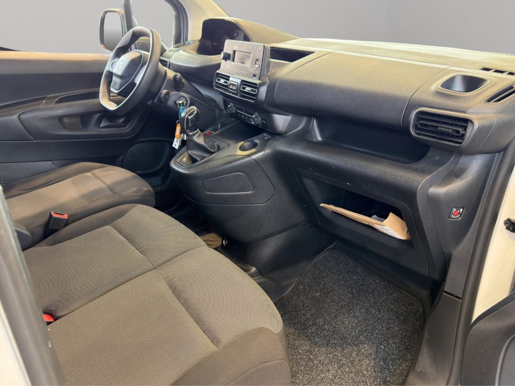 PEUGEOT Partner L1 100cv Allestito 3 posti - 9