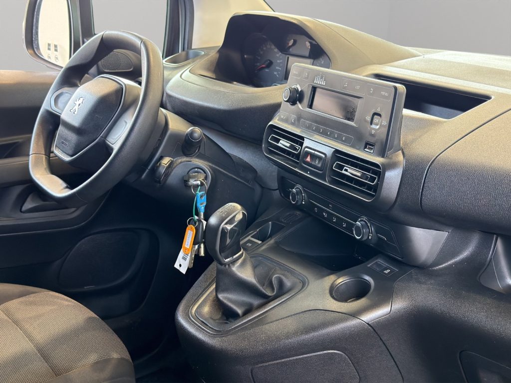 PEUGEOT Partner L1 100cv Allestito 3 posti - 10