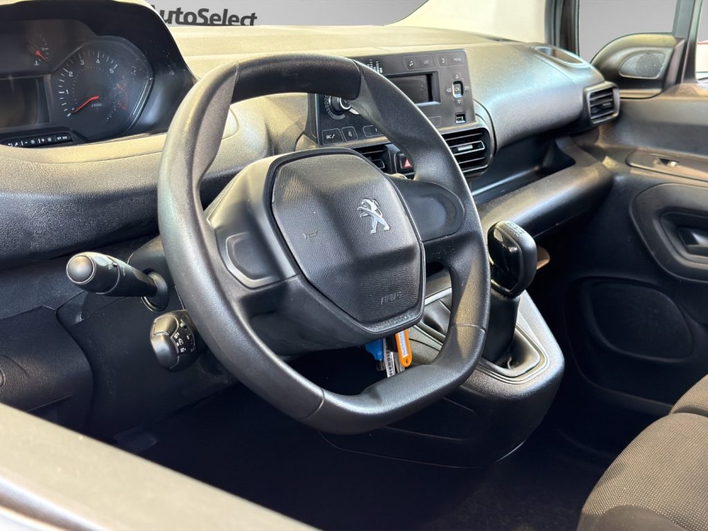 PEUGEOT Partner L1 100cv Allestito 3 posti - 11