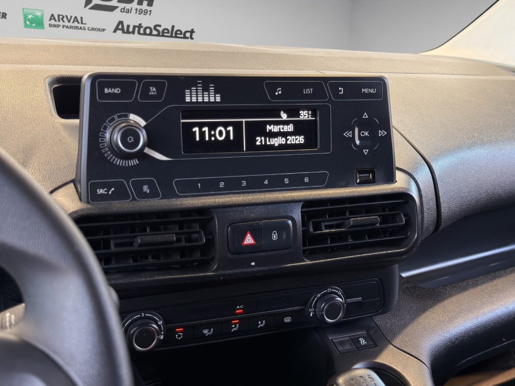PEUGEOT Partner L1 100cv Allestito 3 posti - 13
