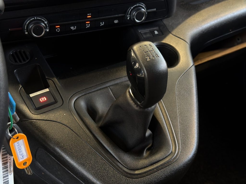 PEUGEOT Partner L1 100cv Allestito 3 posti - 14