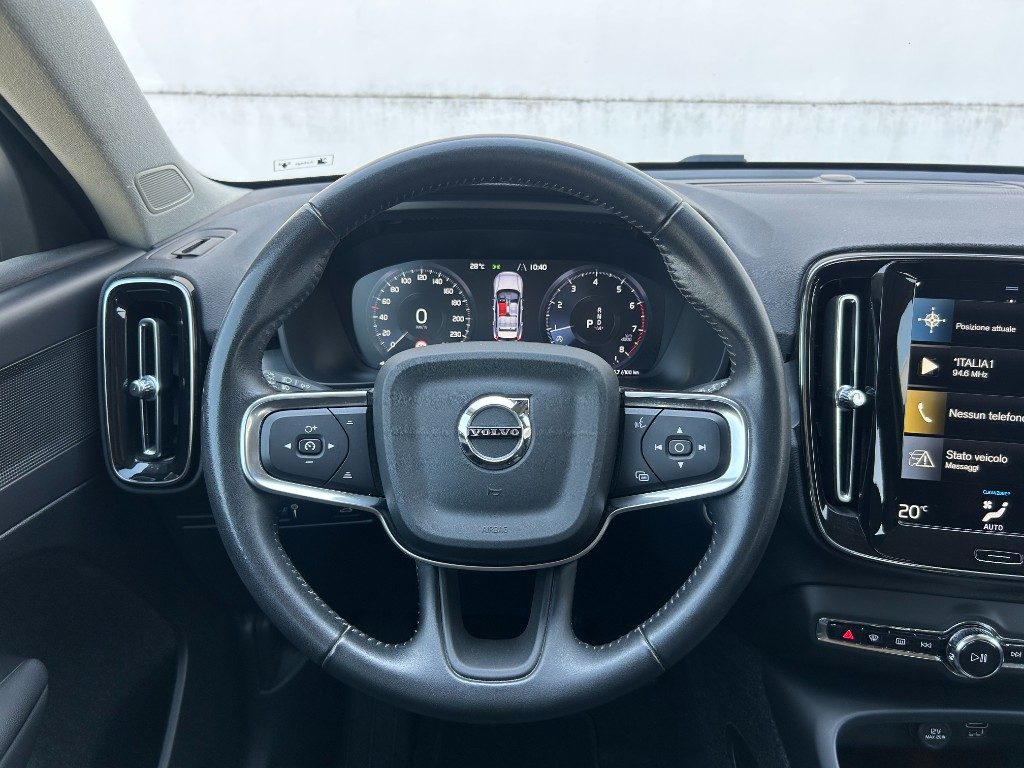 VOLVO XC40 T3 Geartronic Momentum Pro - Grid Foto 10