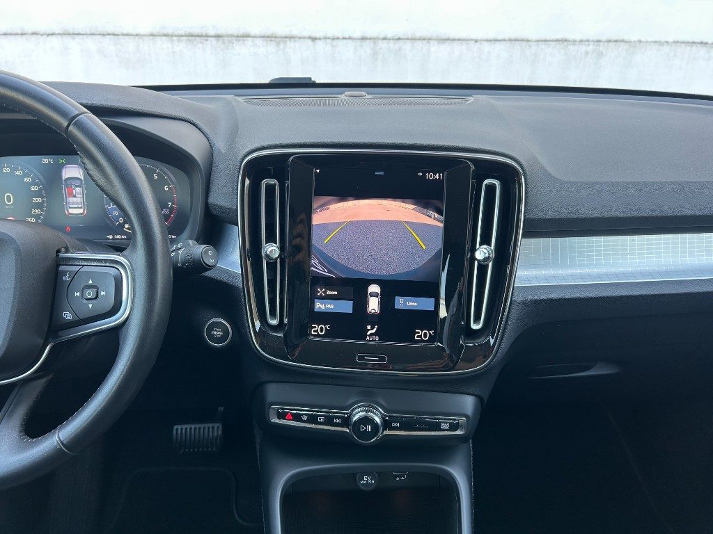 VOLVO XC40 T3 Geartronic Momentum Pro - Grid Foto 13