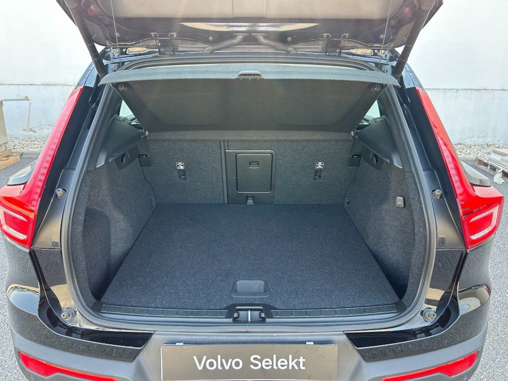 VOLVO XC40 T3 Geartronic Momentum Pro - Grid Foto 14