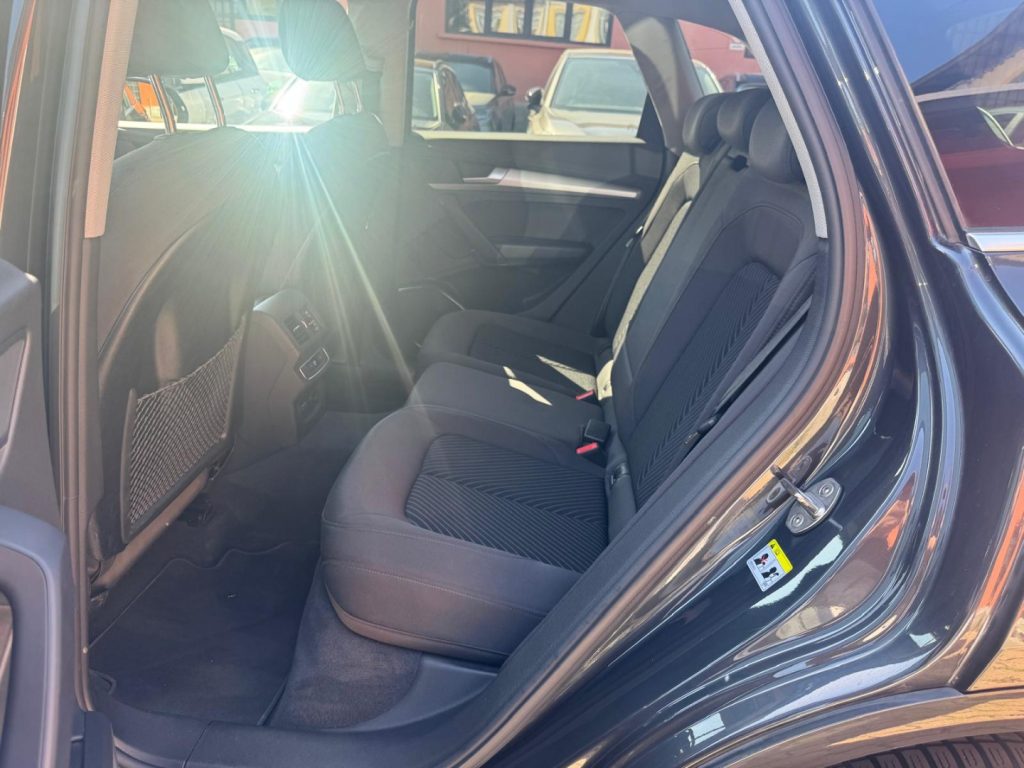AUDI Q5 40 TDI 204 CV quattro S tronic Business Advanced - 19
