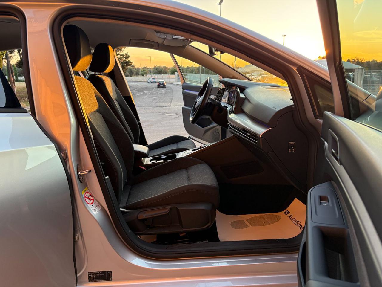 VOLKSWAGEN Golf 2.0 TDI DSG SCR Life COCKPIT-LUCI AMBIENTE - 9