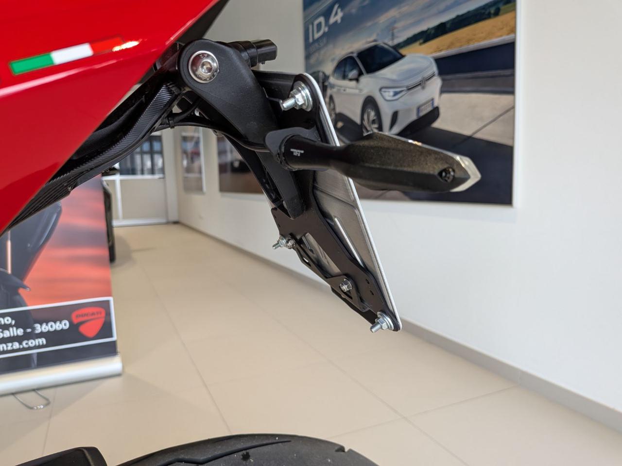 DUCATI Streetfighter V2 V2 - 15