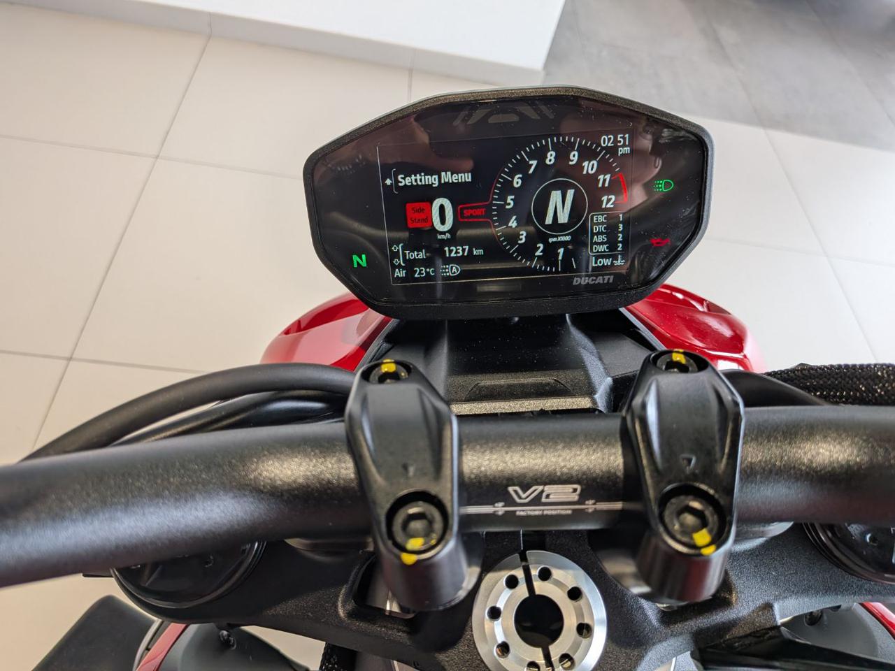 DUCATI Streetfighter V2 V2 - 18