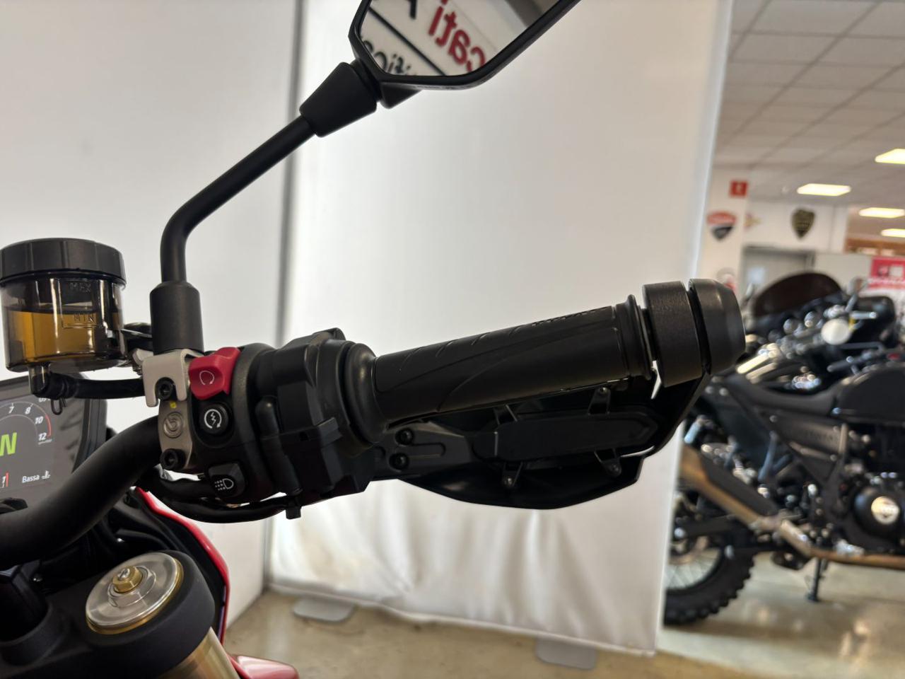 DUCATI Hypermotard HYPERMOTARD V2 DUCATI RED - 11