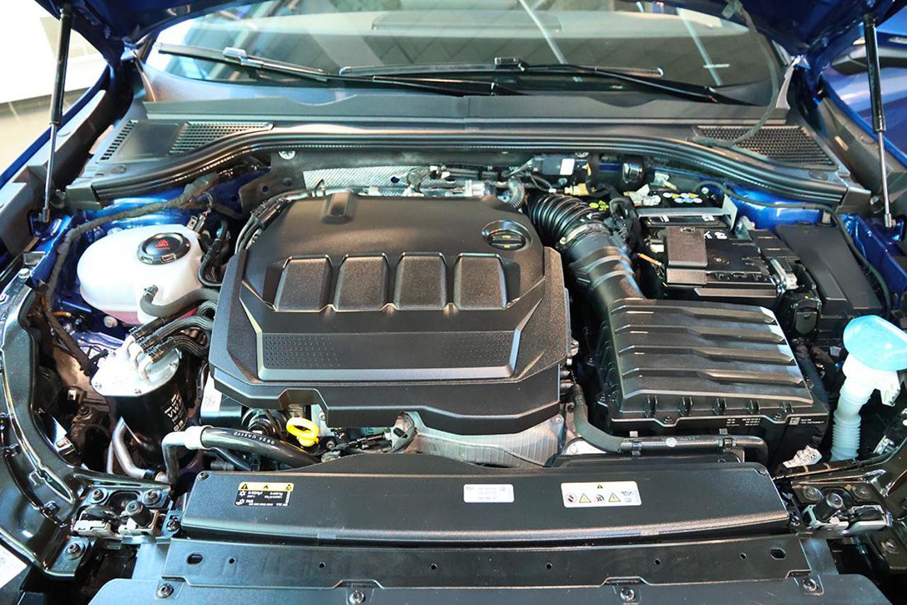 VOLKSWAGEN Passat 2.0 TDI 193cv SCR DSG 4Motion R-Line - 11