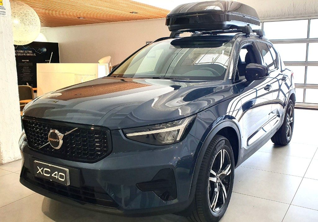VOLVO XC40 B3 automatico Plus Dark - Foto 1