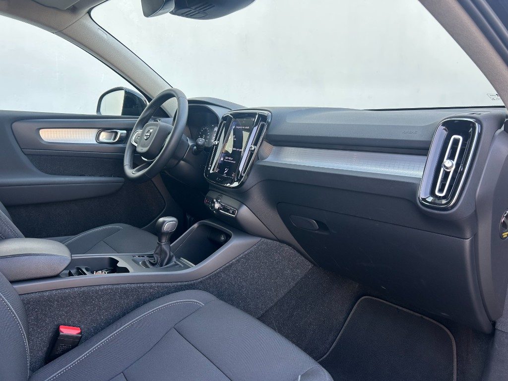 VOLVO XC40 T3 Momentum - Foto 4