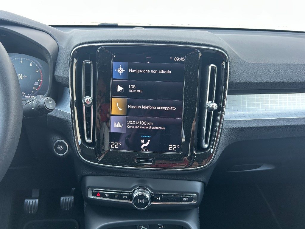 VOLVO XC40 T3 Momentum - Grid Foto 12