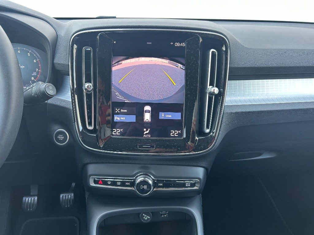 VOLVO XC40 T3 Momentum - Grid Foto 13