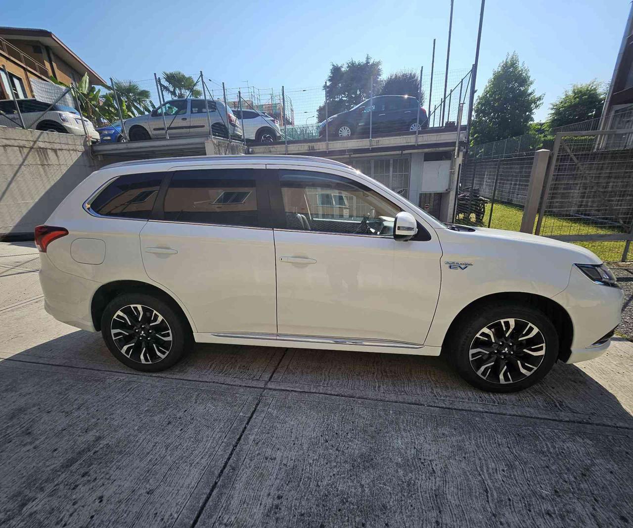 MITSUBISHI Outlander 2.0 MIVEC 4WD PHEV Instyle GANCIO TRAINO - 4