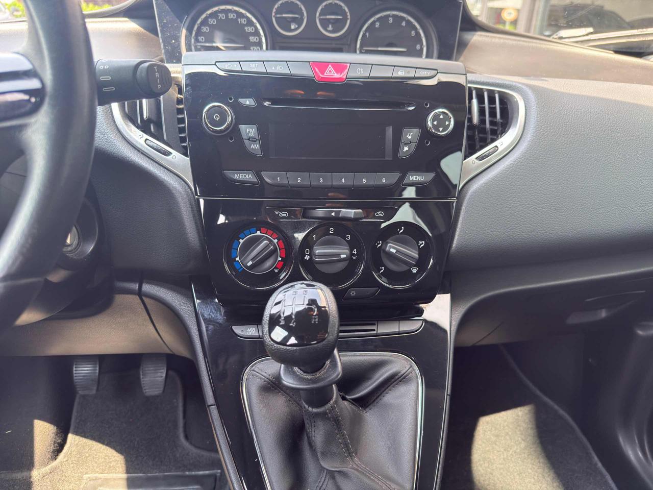 Clicca per ingrandire Ypsilon - 1.2 69 CV 5 porte Elefantino