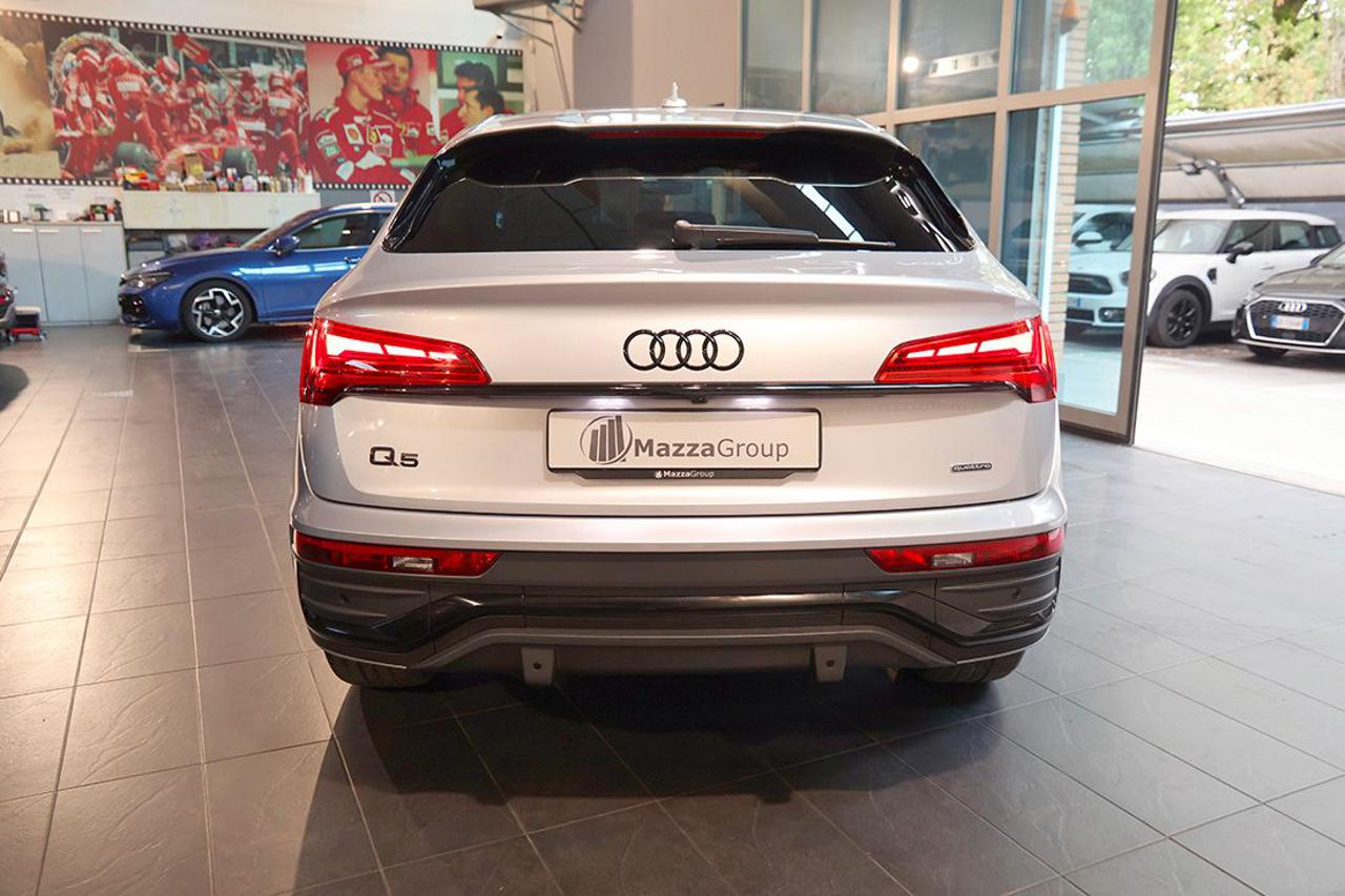 AUDI Q5 40 TDI Sportback Quattro Identity Black S-Line - 8