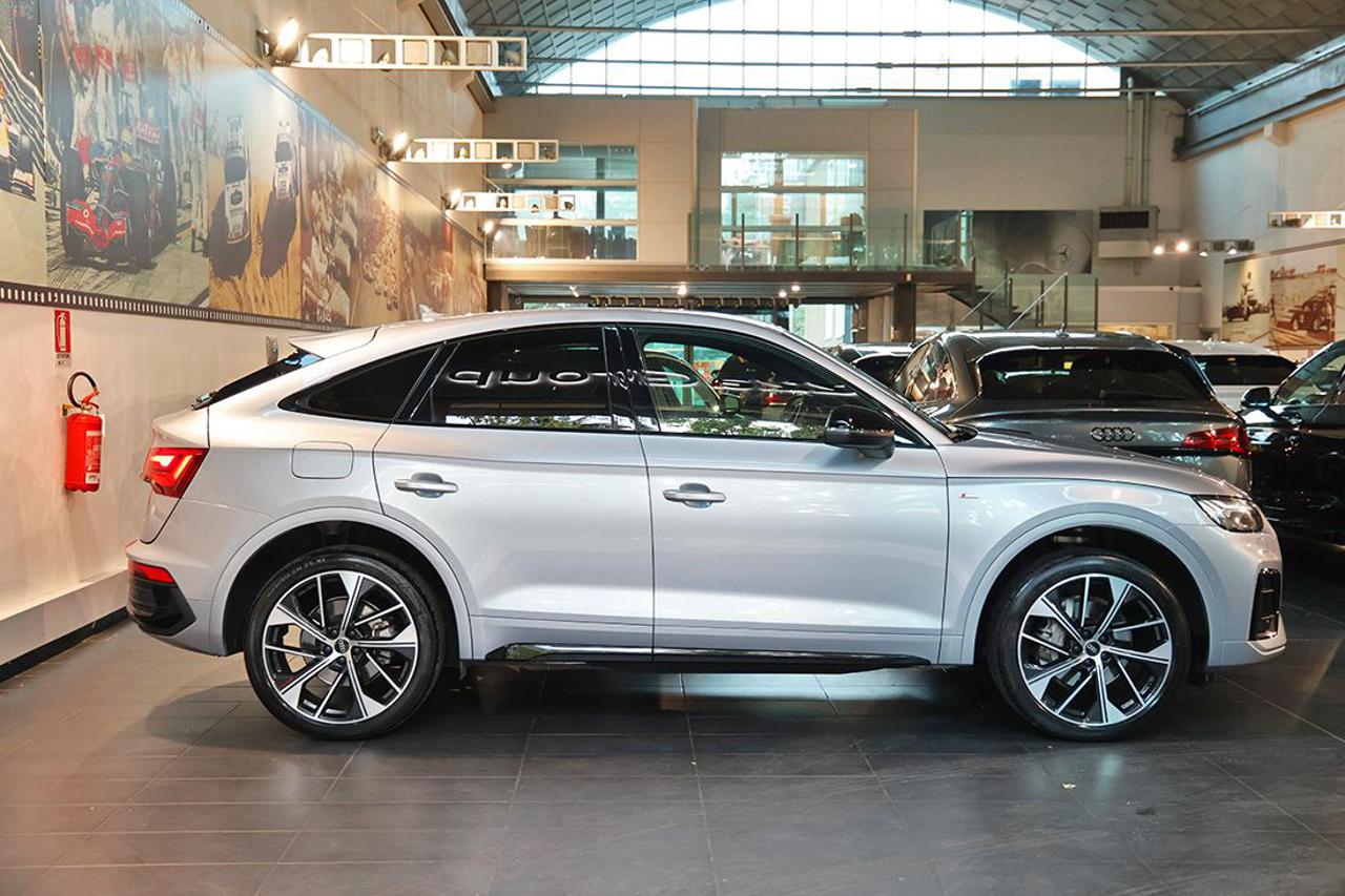 AUDI Q5 40 TDI Sportback Quattro Identity Black S-Line - 2