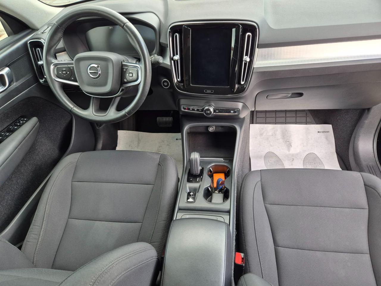 VOLVO XC40 T2 Geartronic Momentum - 17