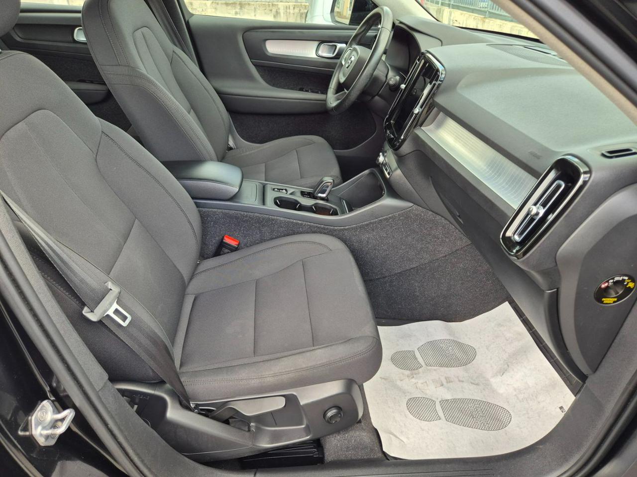 VOLVO XC40 T2 Geartronic Momentum - 15