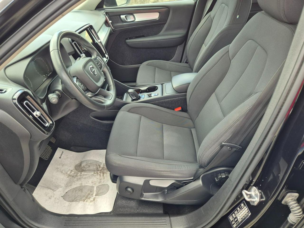 VOLVO XC40 T2 Geartronic Momentum - 9