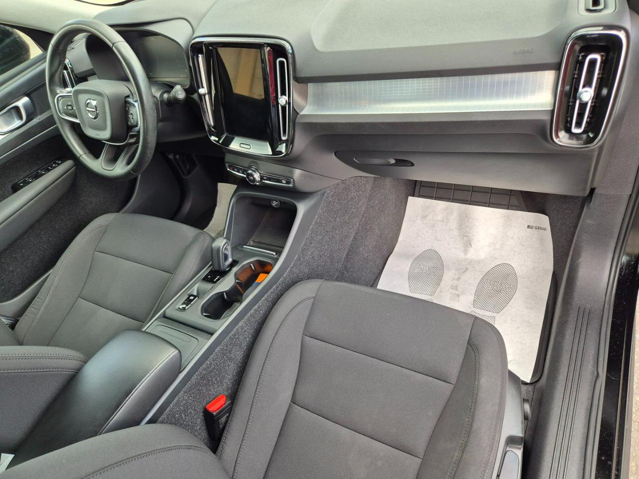 VOLVO XC40 T2 Geartronic Momentum - 16
