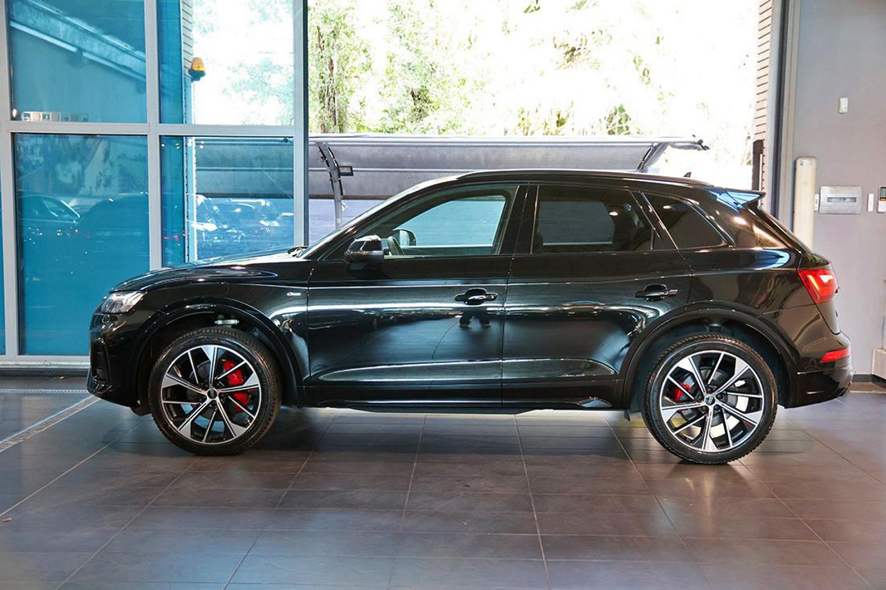 AUDI Q5 40 TDI Quattro S-Tronic Identity Black S-Line - 3