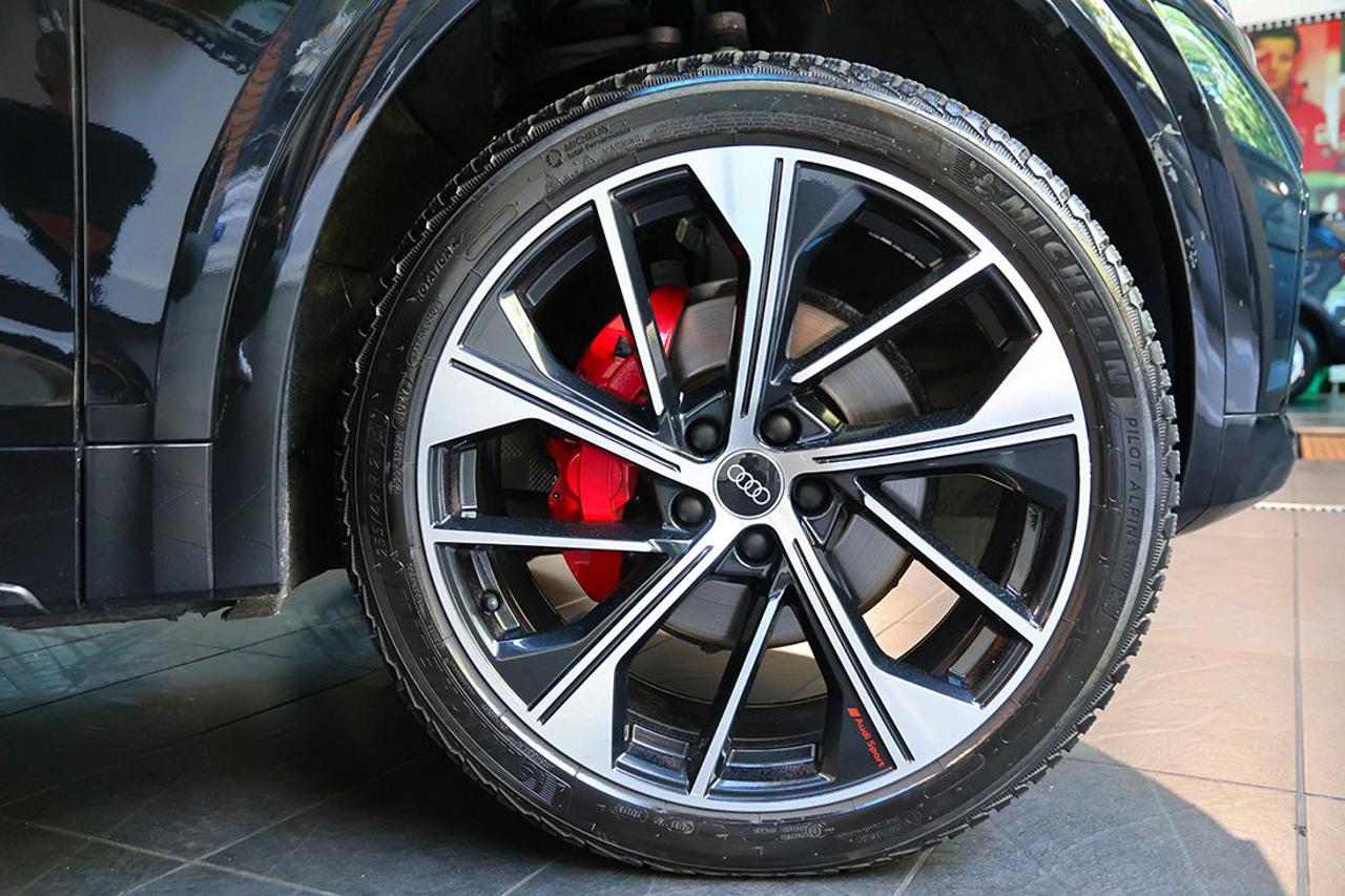 AUDI Q5 40 TDI Quattro S-Tronic Identity Black S-Line - 6