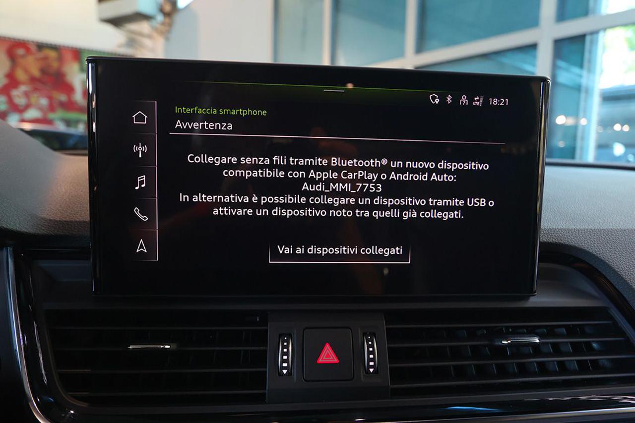 AUDI Q5 40 TDI Quattro S-Tronic Identity Black S-Line - 26