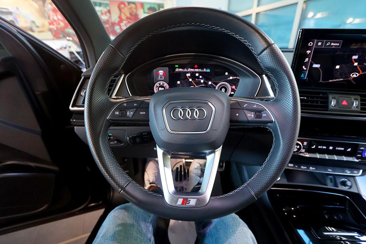 AUDI Q5 40 TDI Quattro S-Tronic Identity Black S-Line - 21