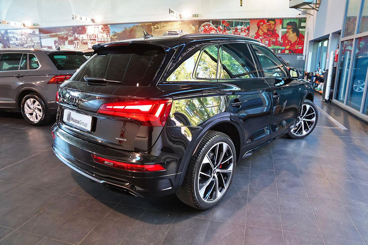 AUDI Q5 40 TDI Quattro S-Tronic Identity Black S-Line - 9