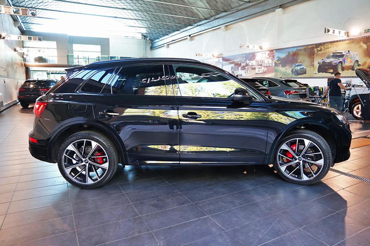 AUDI Q5 40 TDI Quattro S-Tronic Identity Black S-Line - 10