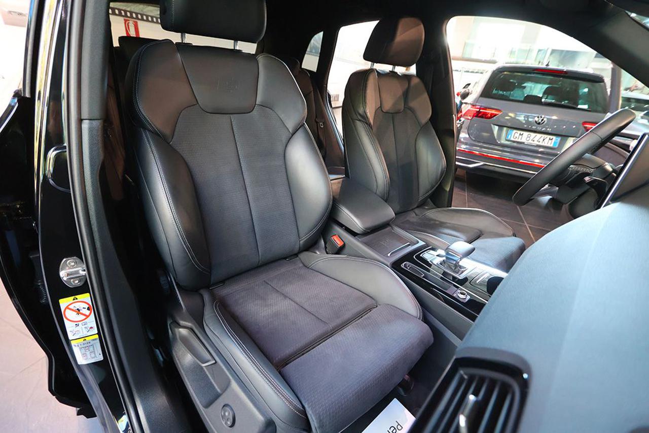 AUDI Q5 40 TDI Quattro S-Tronic Identity Black S-Line - 17