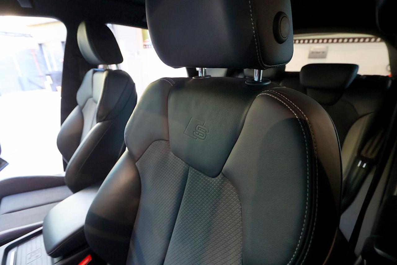 AUDI Q5 40 TDI Quattro S-Tronic Identity Black S-Line - 44