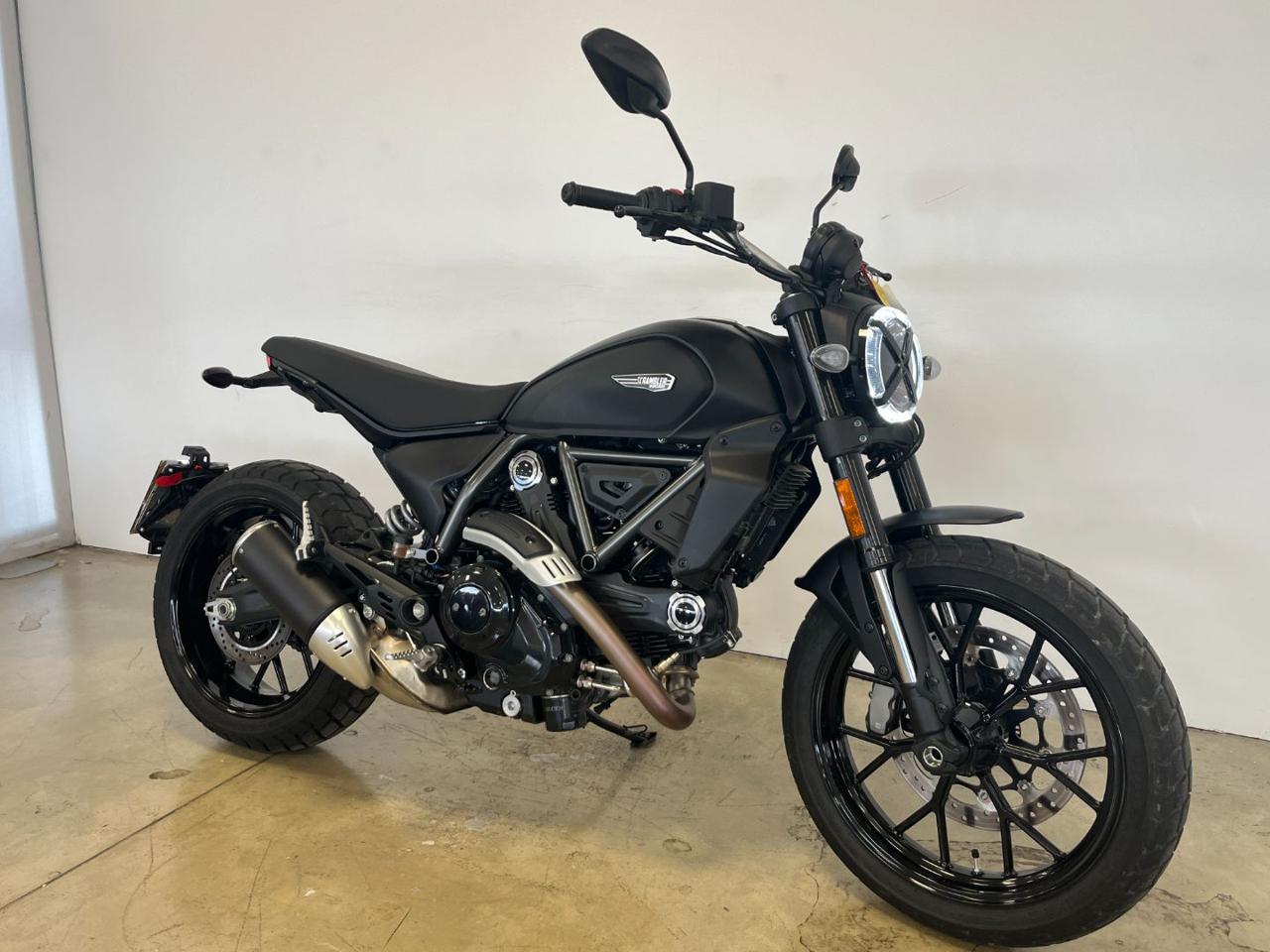 DUCATI Scrambler 800 ICON DARK STEALTH - 2