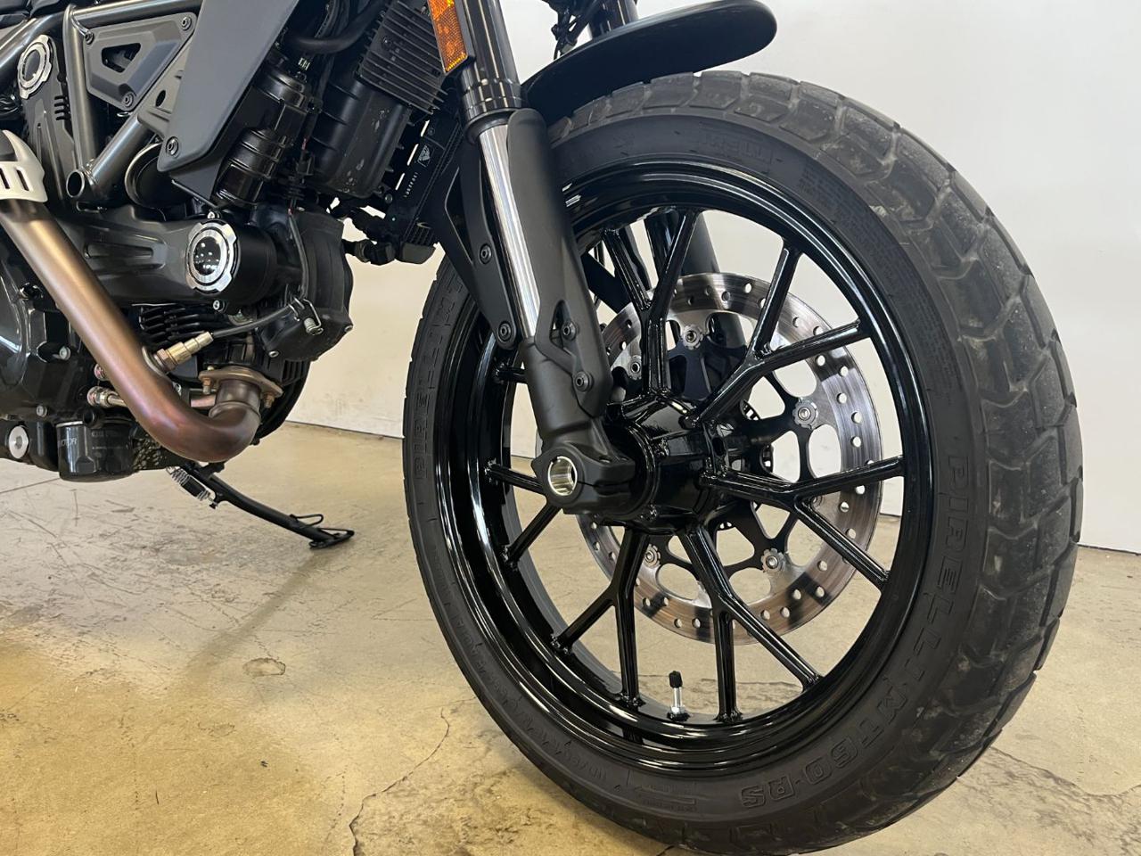 DUCATI Scrambler 800 ICON DARK STEALTH - 4