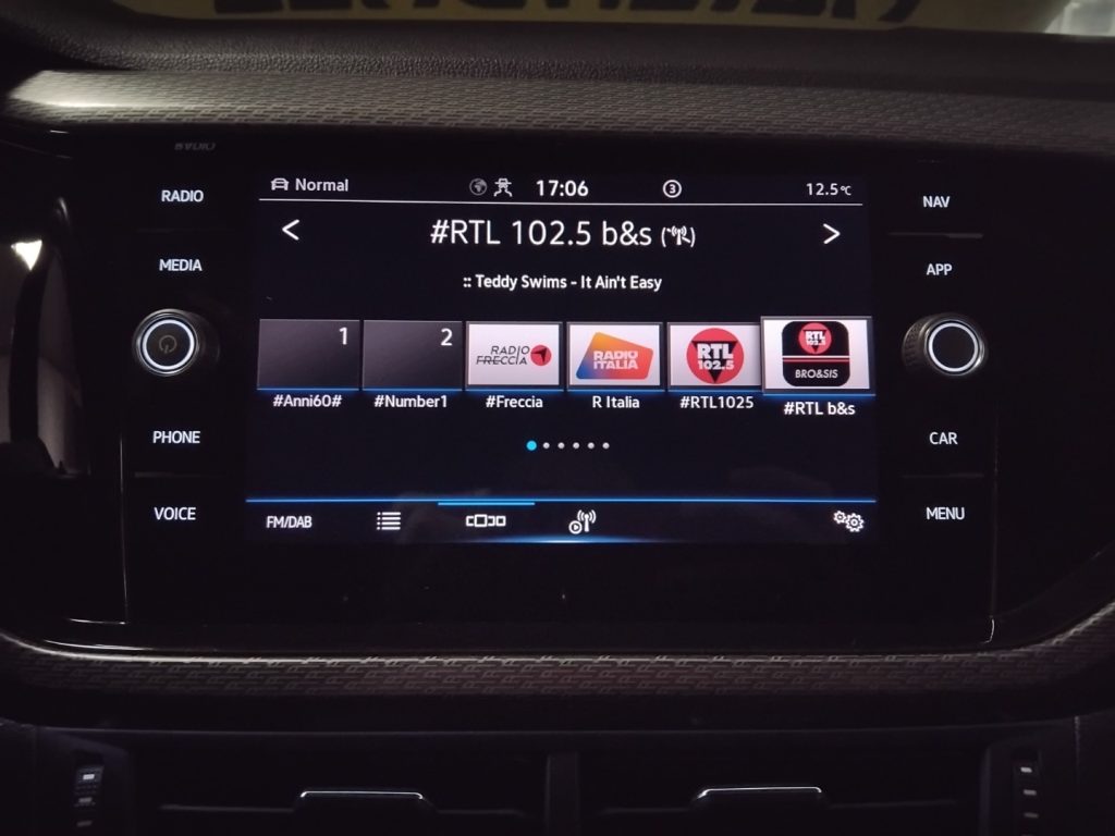 VOLKSWAGEN T-Cross 1.5 TSI DSG Style R-LINE VIDEO C/GRIMALDI SP. DAY - 18