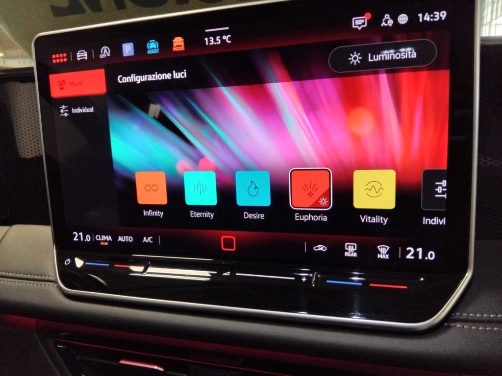 VOLKSWAGEN Tiguan 2.0 TDI SCR LIFE Dsg VIDEO C/GRIMALDI SP. DAY - 23