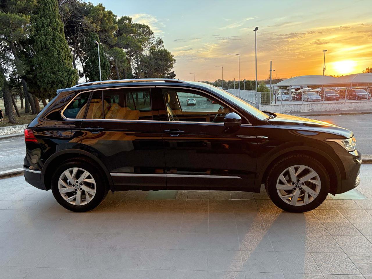 VOLKSWAGEN Tiguan 2.0 TDI 150 CV SCR DSG Life TELECAMERA - 4