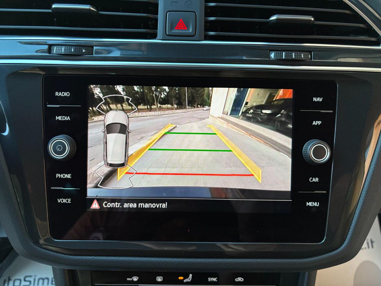 VOLKSWAGEN Tiguan 2.0 TDI 150 CV SCR DSG Life TELECAMERA - 15