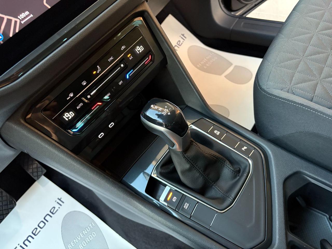 VOLKSWAGEN Tiguan 2.0 TDI 150 CV SCR DSG Life TELECAMERA - 24