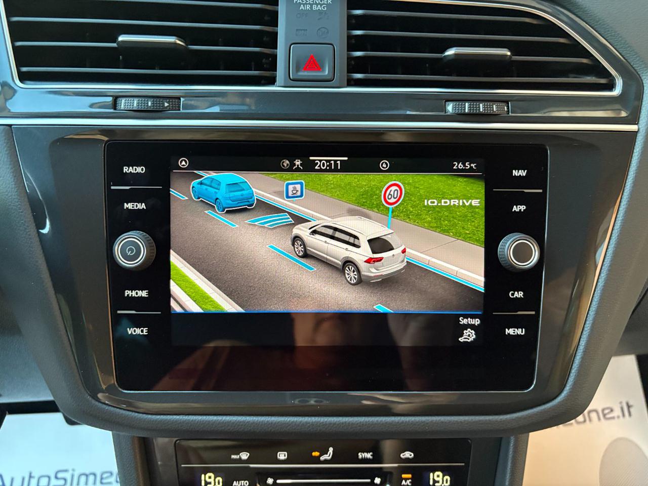 VOLKSWAGEN Tiguan 2.0 TDI 150 CV SCR DSG Life TELECAMERA - 20