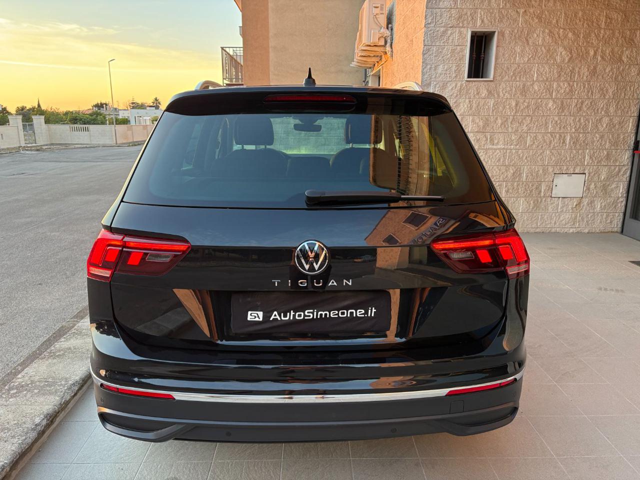 VOLKSWAGEN Tiguan 2.0 TDI 150 CV SCR DSG Life TELECAMERA - 6