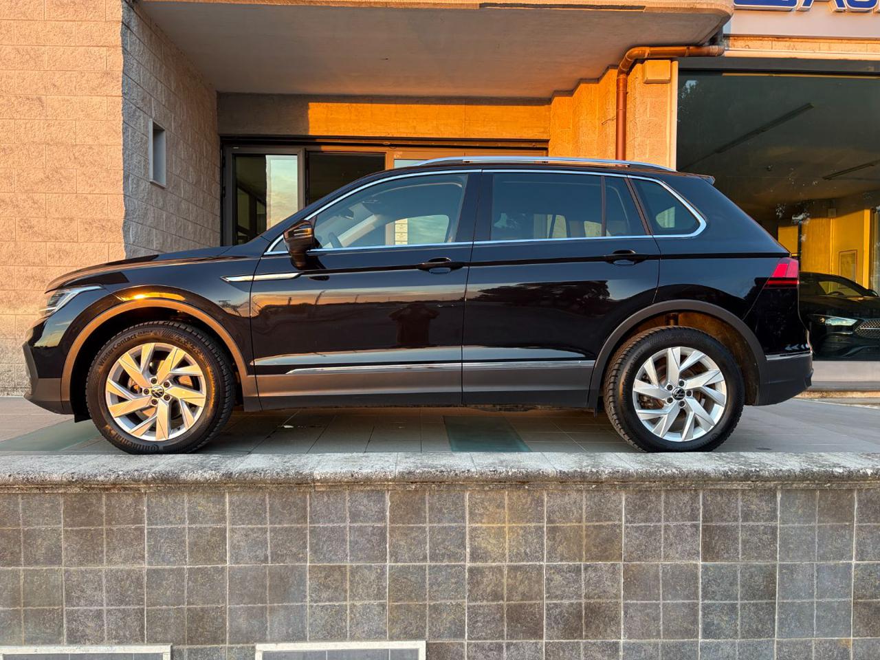 VOLKSWAGEN Tiguan 2.0 TDI 150 CV SCR DSG Life TELECAMERA - 8