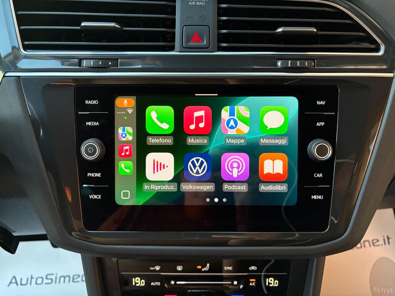 VOLKSWAGEN Tiguan 2.0 TDI 150 CV SCR DSG Life TELECAMERA - 19