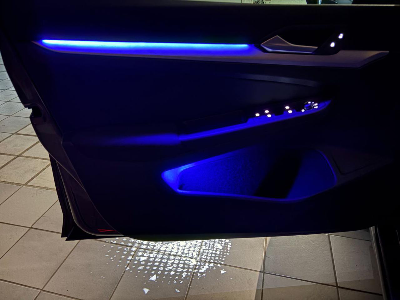 VOLKSWAGEN Golf 2.0 TDI DSG SCR Life COCKPIT-LUCI AMBIENTE - 19