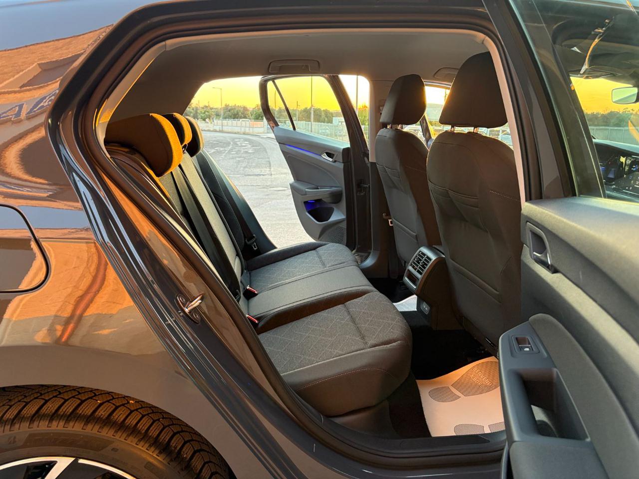 VOLKSWAGEN Golf 2.0 TDI DSG SCR Life COCKPIT-LUCI AMBIENTE - 11