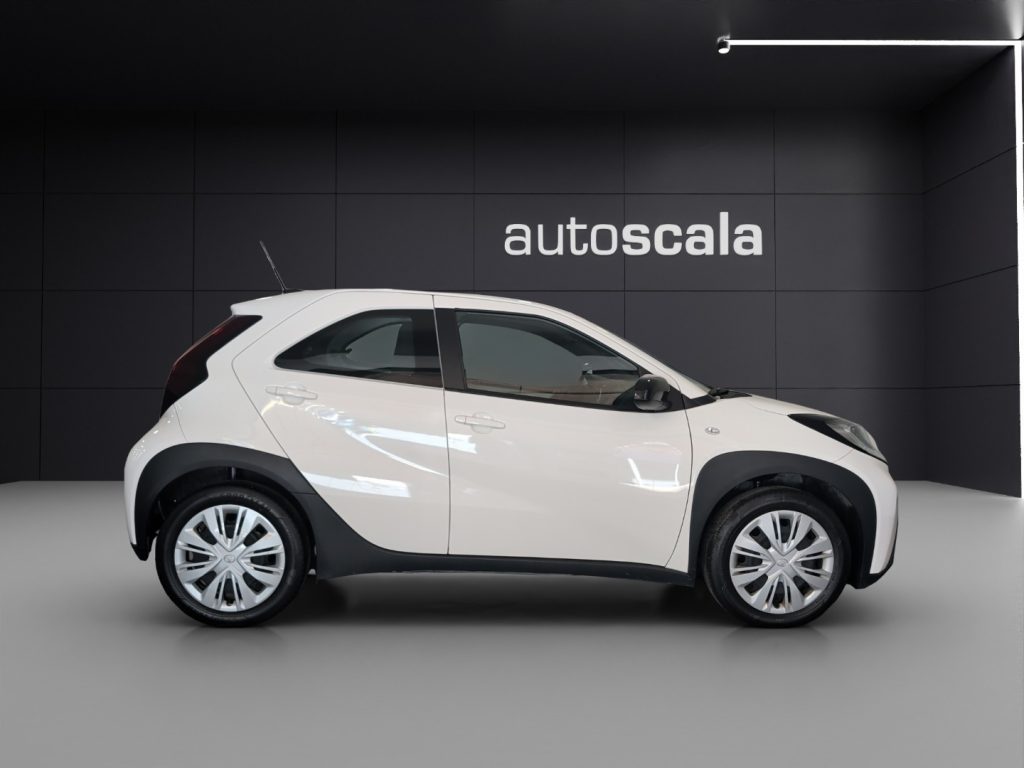 TOYOTA Aygo X 1.0 VVT-i 72 CV 5 porte Active - 5
