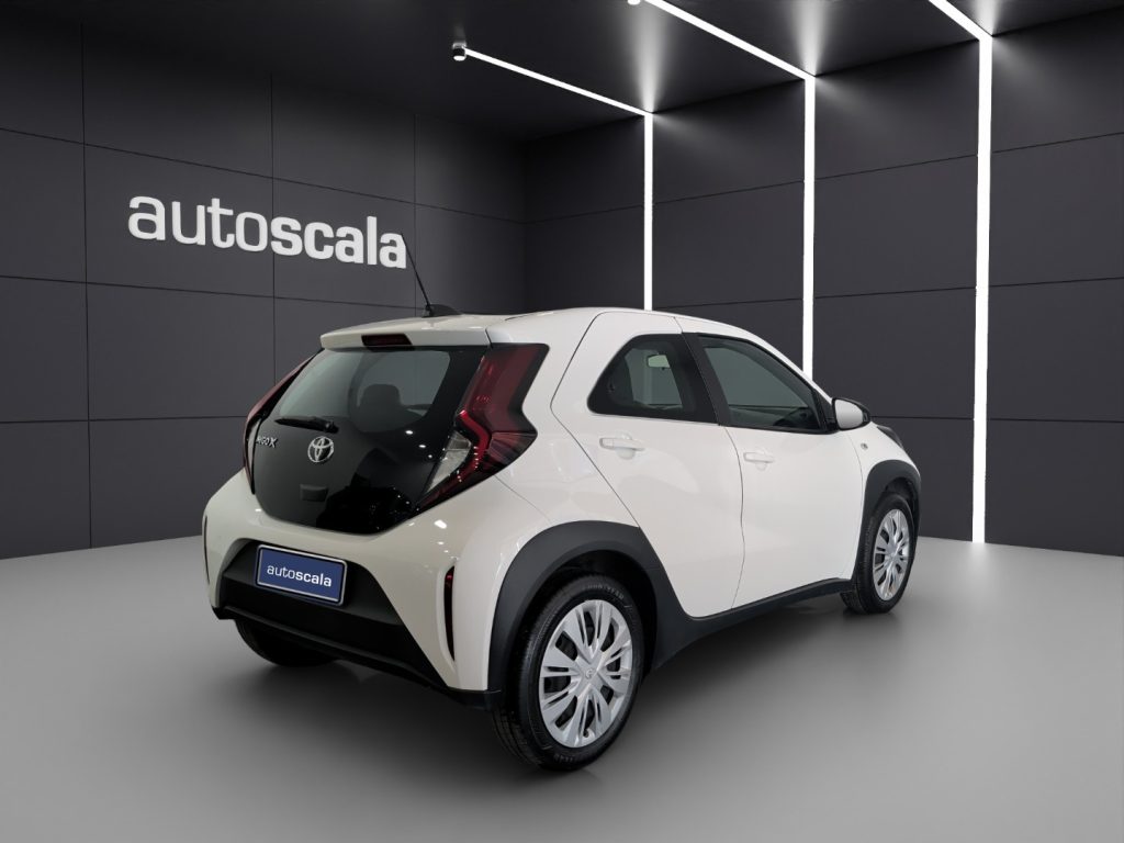 TOYOTA Aygo X 1.0 VVT-i 72 CV 5 porte Active - 4